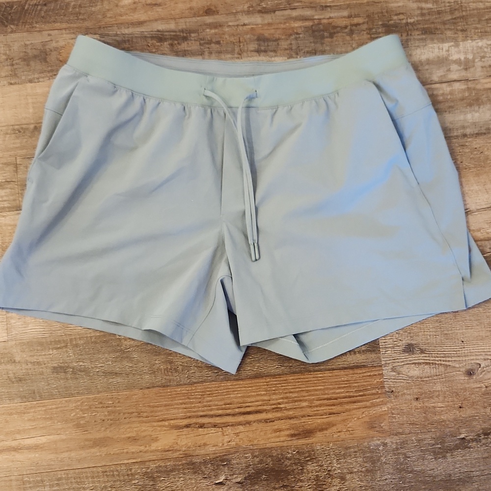 lululemon athletica Men’s Light Green Athletic Shorts Size XXL